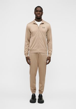 TRAIN CORE UNISEX SET - Treningas - roasted cashew