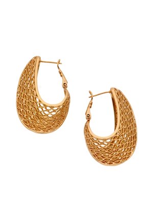 Kolczyki koła w złotym odcieniu z otwartym wzorem ażurowym i zawiasowymi zapięciami, o zaokrąglonym kształcie łezki i teksturowanym, plecionym wzorze.