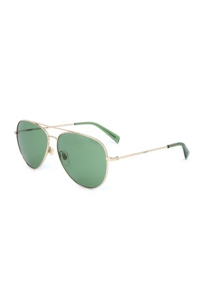 Occhiali da sole con lenti aviator verdi, montatura sottile in metallo dorato e terminali verdi sulle aste, su sfondo bianco.
