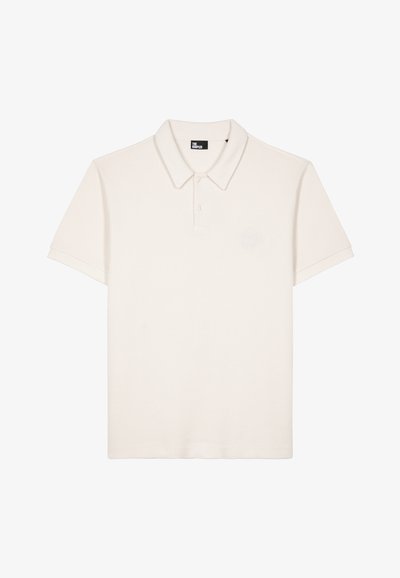 Beige Poloshirt mit kurzen Ärmeln, Kragen, zwei Knöpfen und dezentem gesticktem Logo auf der linken Brust.