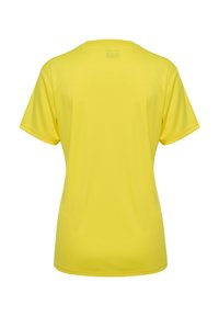 Krótki rękaw, żółta sportowa koszulka wykonana z gładkiego, lekkiego materiału. Posiada okrągły dekolt i prosty design bez widocznych logo.