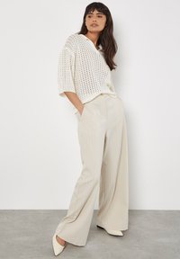 Apricot OPEN COLLAR STITCH - Strickpullover - white
