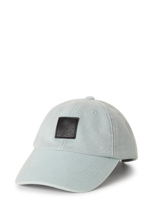 Hellblaues Baumwoll-Baseballcap mit strukturiertem Finish, ausgestattet mit einem schwarzen quadratischen Patch mit einem Logo auf der Vorderseite. Mit gebogenem Schirm.