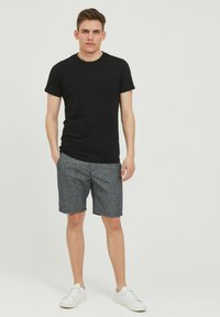 INDICODE JEANS IDGALGO LINEN MIX - Kratke hlače - black