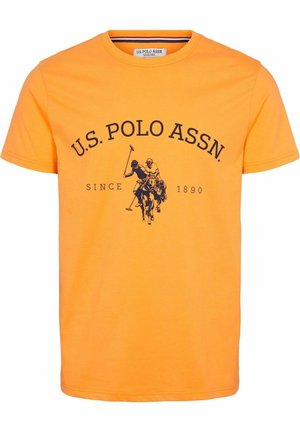 Orange Baumwoll-T-Shirt mit einem schwarzen U.S. Polo Assn. Logo und Schriftzug. Rundhalsausschnitt und kurze Ärmel, glatte Textur, normale Passform.