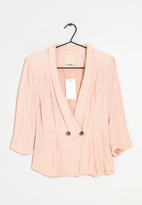 Sof rosafärgad, lätt jacka med omslagdesign, knäppning, långa ärmar och två framknappar, med en mjuk textur och minimalistisk design.