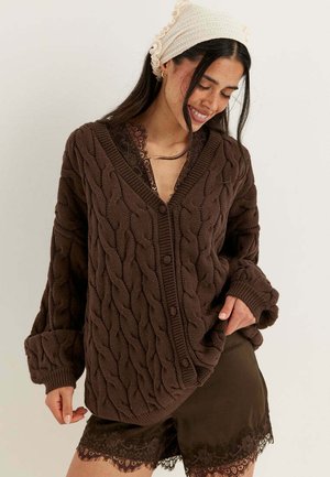 Bubbleroom, CABLE - Kofta - brown