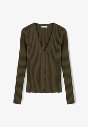 Olijfgroen ribgebreid vest met een V-hals, voorzien van verlengde mouwen en zes ronde donkere knopen aan de voorkant. Zachte stofstructuur.