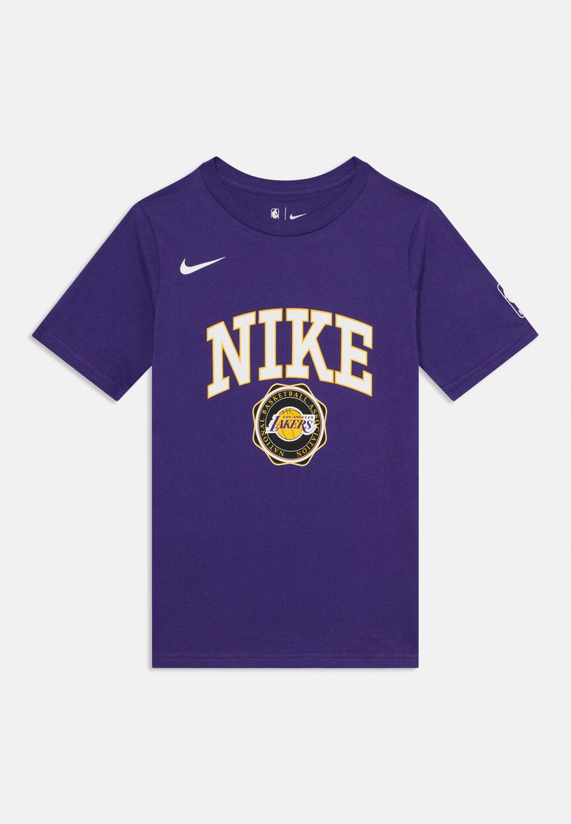 Lilla puuvillane t-särk lühikeste varrukatega, millel on keskel valge "NIKE" ja kollane Los Angeles Lakersi logo.