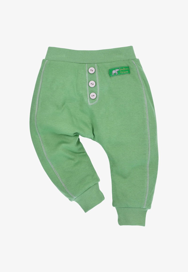 Grüne Baumwollhosen mit elastischem Bund, drei Knöpfen und kontrastierenden Nähten. Mit einem Elefant-Logo-Aufnäher auf der Vorderseite.