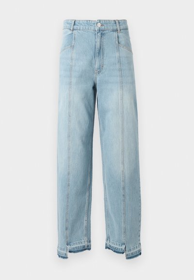 Šviesiai mėlynos džinsinės kelnės su plačiomis kojomis, aukštu liemeniu ir ištrintais kraštais. Yra dvi priekinės kišenės ir matomi siuvimo siūlai palei siūles.