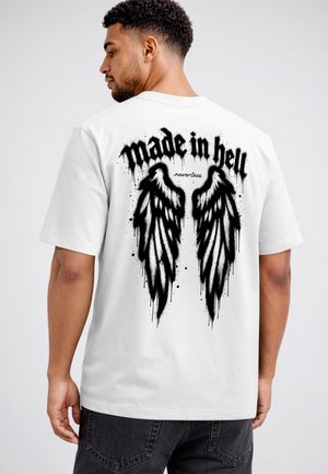 Neverless, HERREN T-SHIRT - DESIGN GRAFFITI WINGS - OVERSIZED RELAXED FIT - Print T-shirt - weiß