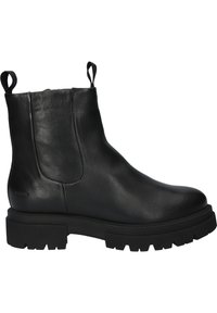 Bota de tobillo de cuero negro con paneles elásticos en los lados, tira trasera para tirar, suela de goma gruesa y patrón de relieve texturizado. Detalles de costura visibles.