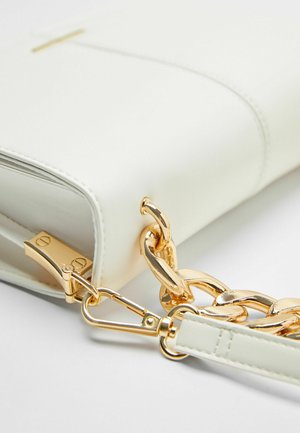 ACCORDION WITH CHAIN - Kuvertväska - white