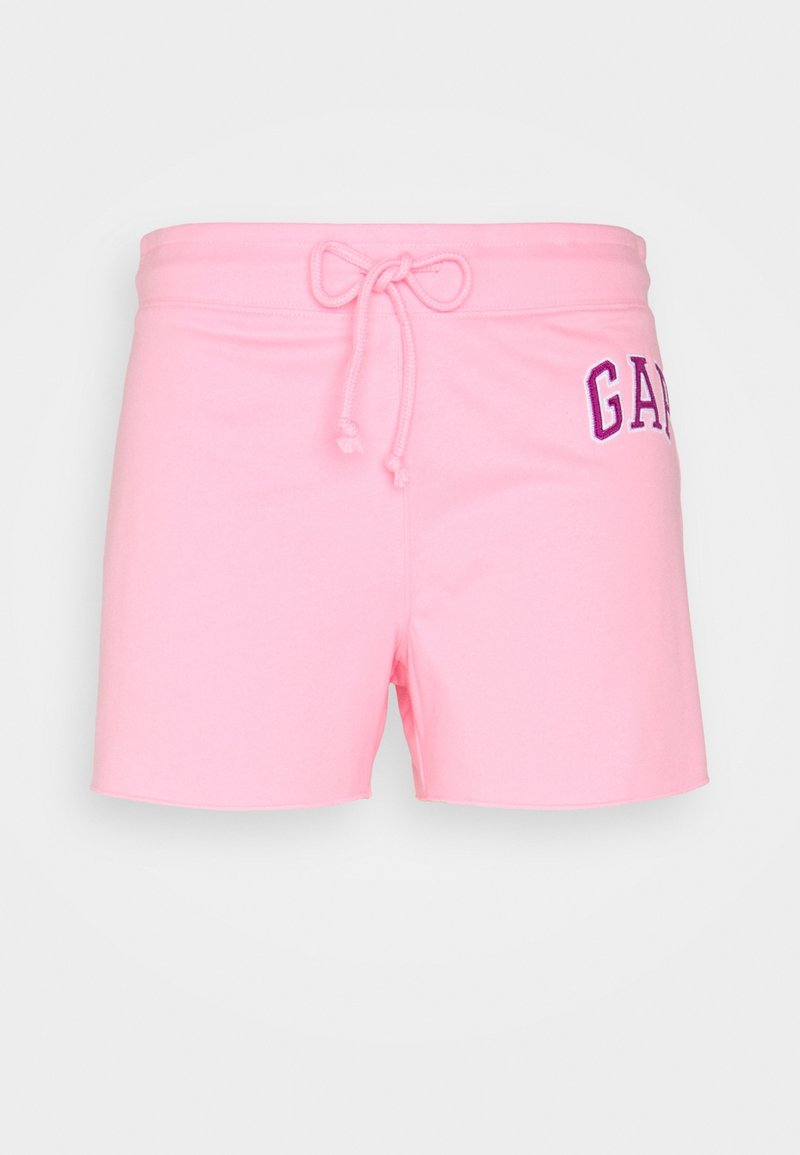 Shorts en coton rose avec une taille à cordon de serrage et un logo "GAP" brodé en violet sur le côté gauche. Texture lisse et coupe ajustée.
