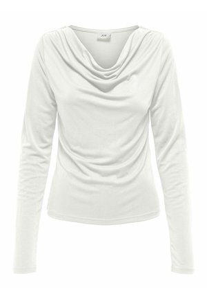Top blanc à manches longues avec col bénitier et tissu drapé. Texture lisse et design ajusté, avec un décolleté simple et sans motifs.