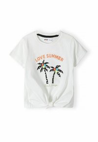Bílá tričko s krátkým rukávem se černým grafickým vzorem palmy, textem "LOVE SUMMER" v oranžové barvě a uzlovým detailem na lemu.