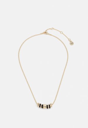 Zlati verižica s osrednjim dekorativnim elementom, ki ima izmenične zlato in črne trakove. Prilagodljiv zapirnik z majhno oznako.