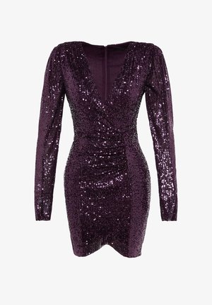 Lila Pailletten Kleid mit langen Ärmeln, tiefem V-Ausschnitt, figurbetonter Silhouette und Oberschenkelschlitz. Glatte Textur mit reflektierenden Akzenten.