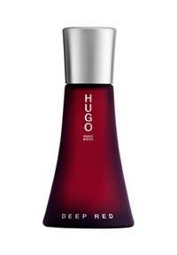 Flacon de parfum en verre rouge avec un design effilé, un capuchon métallique argenté, et un texte blanc indiquant "HUGO" et "DEEP RED" sur le devant.