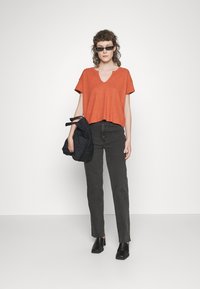 Madewell RAW HEM - Calças de ganga de perna direita - lunar wash