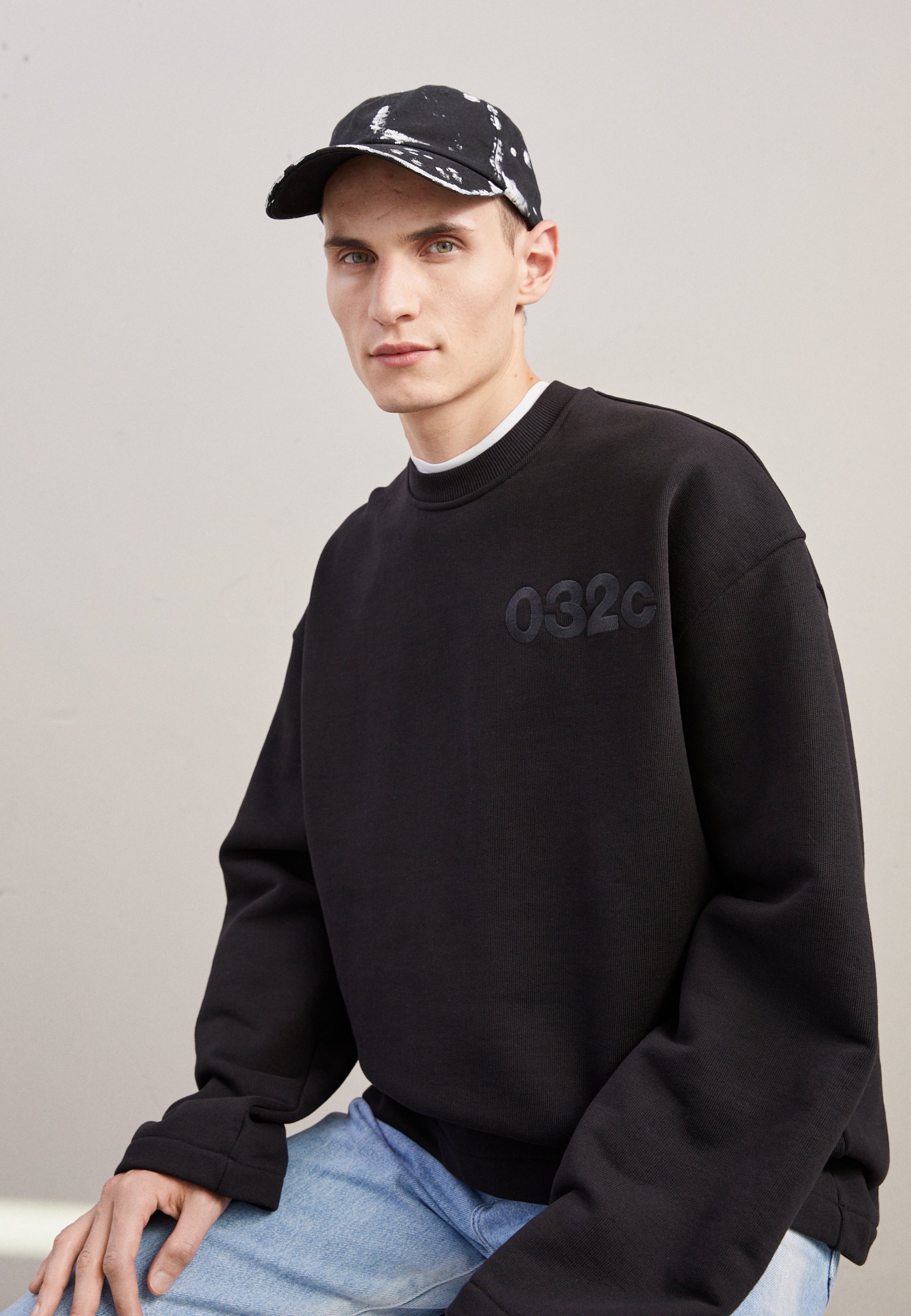 032c OVERSIZED CREWNECK UNISEX 