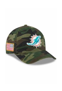 Camo-Muster Kappe mit einem runden Schirm aus Cord. Sie verfügt über ein gesticktes Delphin-Logo und eine eingestickte amerikanische Flagge an der Seite.
