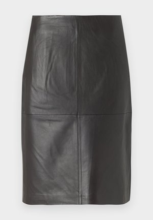 Fustă din piele neagră cu o textură smooth, având cusături verticale și un design drept. Fără hardware sau accente vizibile.