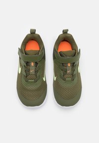 Nike Performance NIKE REVOLUTION 6 (TDV) - Sapatos para corrida em estrada - rough green/barely volt/black/total orange