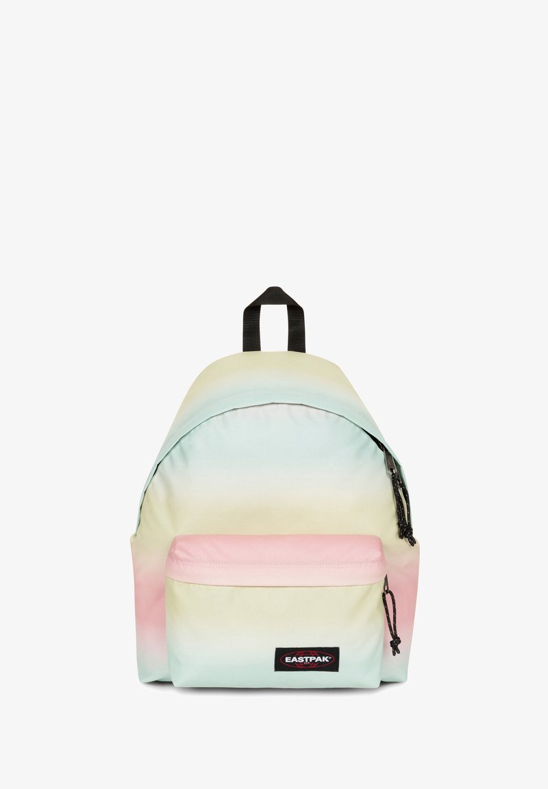 Sac à dos léger avec un dégradé de vert pastel au rose. Il comprend une poche zippée à l'avant, des sangles noires et une étiquette avec le logo Eastpak.