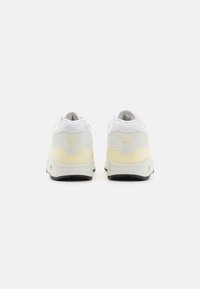 Nike Sportswear AIR MAX - Sneakers low - white/alabaster/summit white/black/sail