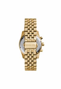 Orologio in acciaio inossidabile dorato con bracciale a maglie texture e cassa rotonda. Le caratteristiche includono un quadrante argento e logo del marchio inciso sulla chiusura.
