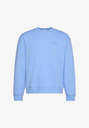 Felpa a maniche lunghe di colore azzurro chiaro con scollo tondo e piccolo patch rettangolare del logo Calvin Klein sul lato sinistro del petto.