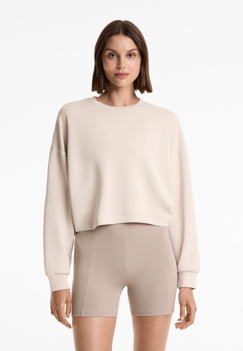 OYSHO - SOFT TOUCH CROSSOVER CROP - Sportska majica - sand, Povećaj