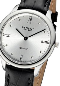 Montre à quartz avec un cadran argenté, un bracelet en cuir noir, des accents argentés, des chiffres romains et des cristaux décoratifs à chaque marque d'heure.