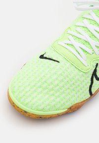 Nike Performance REACT GATO - Botas de futebol de salão - lime glow/black/white/light photo blue