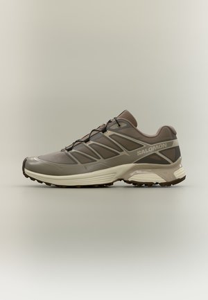 Salomon Sportstyle, XT-PATHWAY 2 PROTECTIVE UNISEX - Маратонки - walnut/white pepper/vanilla ice