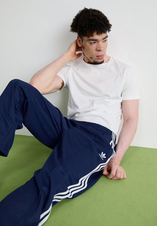 adidas Adicolor Baggy Fit Firebird Track Pants Night Indigo — foto 4