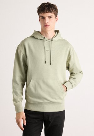 Felpa in cotone verde chiaro con tasca frontale, coulisse regolabile e polsini a costine. Logo stampato sul petto.