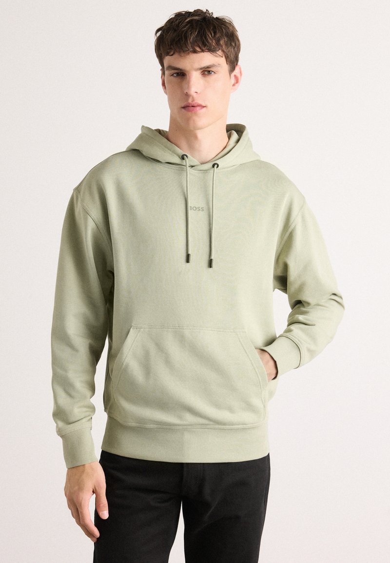 Sudadera de algodón verde claro con un bolsillo frontal, cordones ajustables y puños de canalé. Logo exhibido en el pecho.