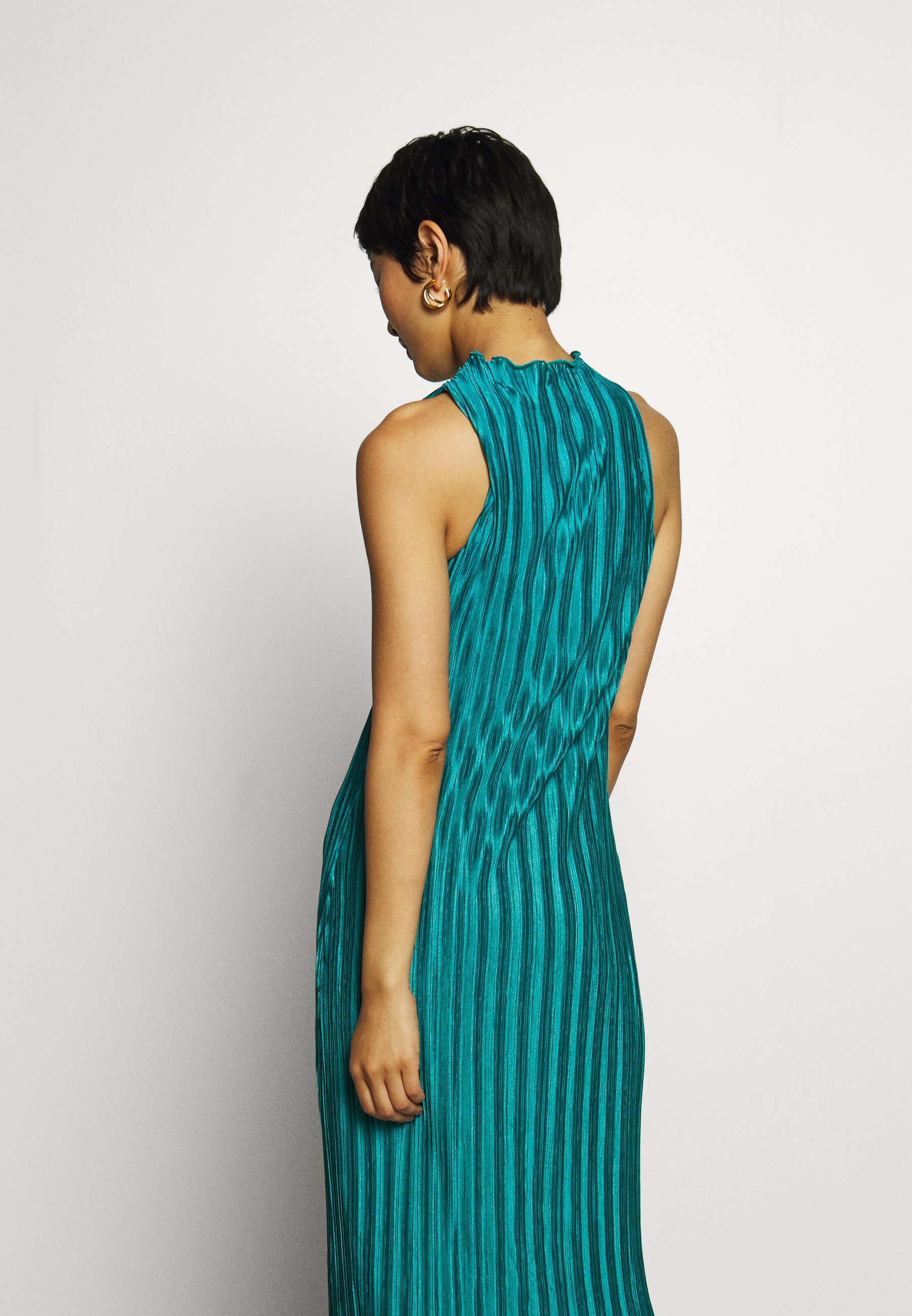 Who What Wear PLISSE DRESS Ballkjole emeraldgrønn Who What Wear PLISSE DRESS - Ballkjole - emerald