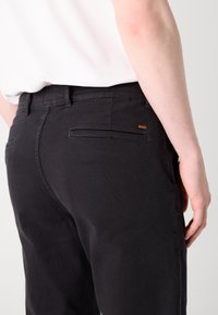BOSS SLIM - Chino - black