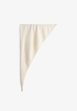 Écharpe triangulaire de couleur crème en tissu doux et texturé. Les bords sont pointus, avec une légère drapé pour une apparence décontractée.