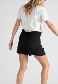 Cache Coeur MATERNITY NUBIE - Shorts - black
