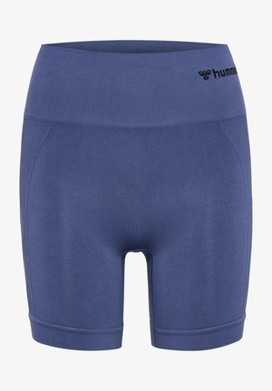 Niebieskie szorty dresowe z szerokim pasem i prążkowaną fakturą. Posiadają boczne kieszenie oraz wykończone nogawki. Logo na pasie.