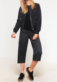 Ted Baker Stickad tröja - black