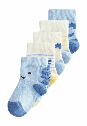 Cinq paires de chaussettes pour enfants. Les couleurs incluent le bleu clair, le blanc et le jaune. Les motifs comprennent des motifs animaliers et des rayures. Bords côtelés.