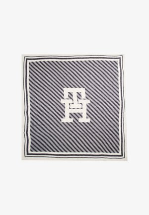 Foulard quadrato a righe blu navy e bianche con un logo bianco prominente al centro, bordato da una cornice bianca e con una texture morbida.