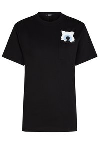 Camiseta de algodón negra con un gráfico de animal de dibujos animados en blanco y azul claro en el bolsillo izquierdo del pecho. Diseño de mangas cortas y cuello redondo.