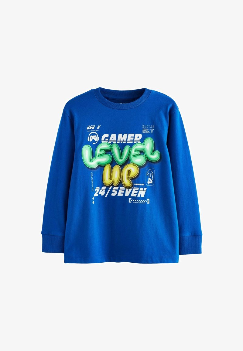 Blaues Langarmhemd mit dem Text "Gamer Level Up 24/Seven" in Weiß und ballonartigen grünen und gelben Buchstaben auf der Vorderseite.